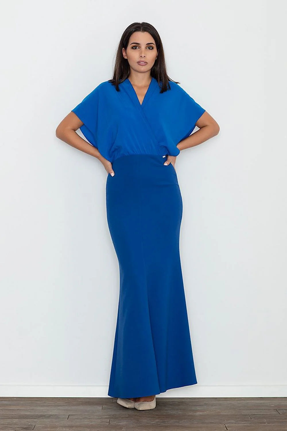 Robe longue en soie élégante et chic pour soirées glamour et dîners sophistiqués femmes modernes