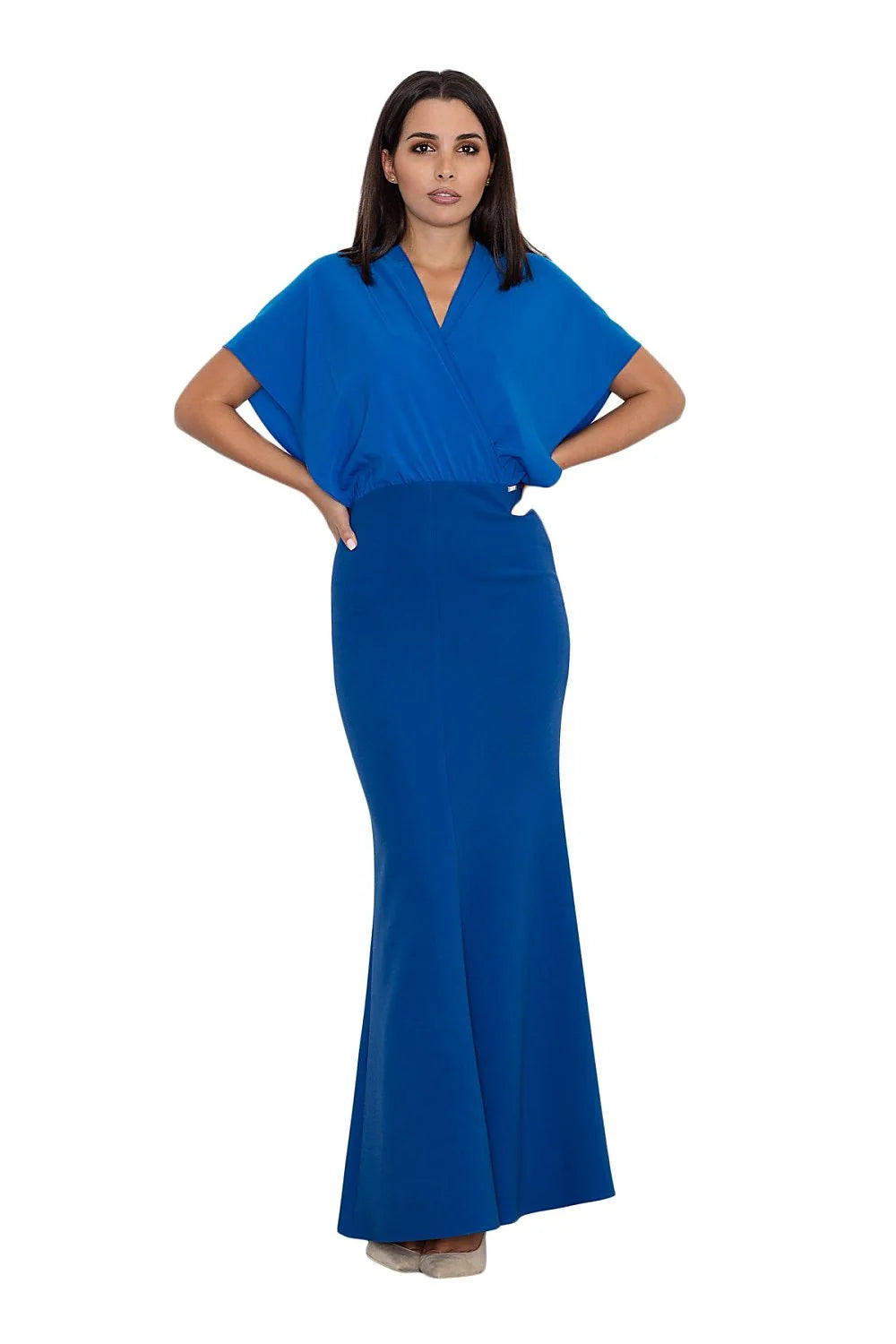 Robe longue en soie élégante et chic pour soirées glamour et dîners sophistiqués femmes modernes
