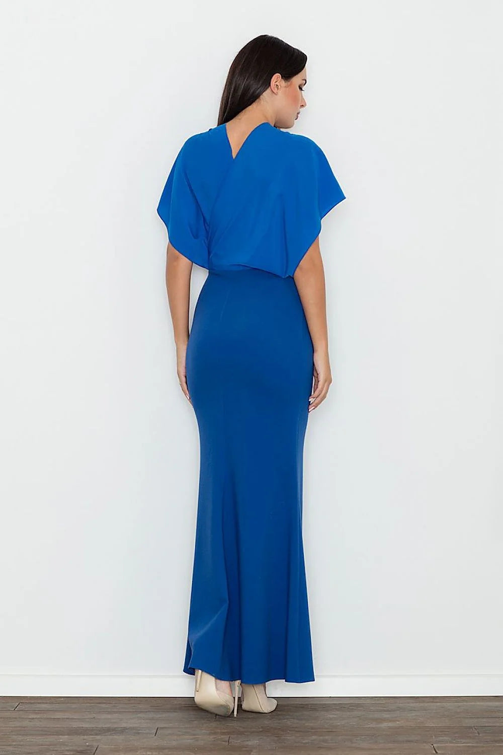 Robe longue en soie élégante et chic pour soirées glamour et dîners sophistiqués femmes modernes