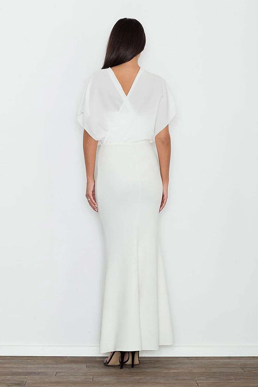 Robe longue en soie élégante et chic pour soirées glamour et dîners sophistiqués femmes modernes