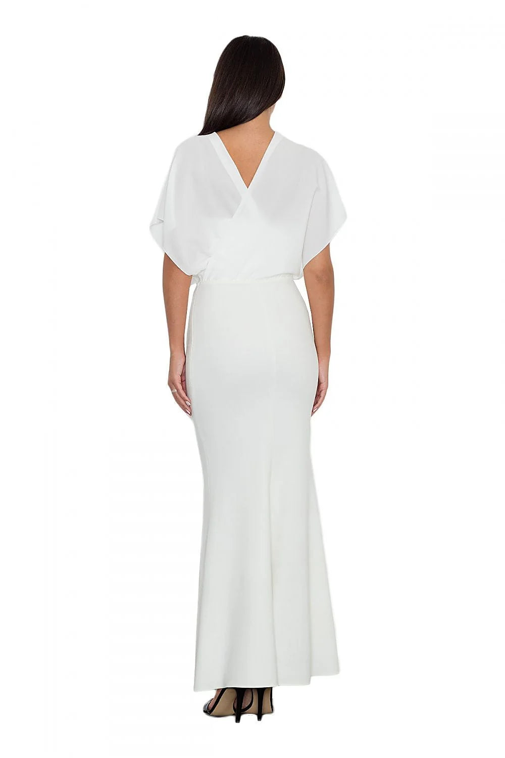 Robe longue en soie élégante et chic pour soirées glamour et dîners sophistiqués femmes modernes
