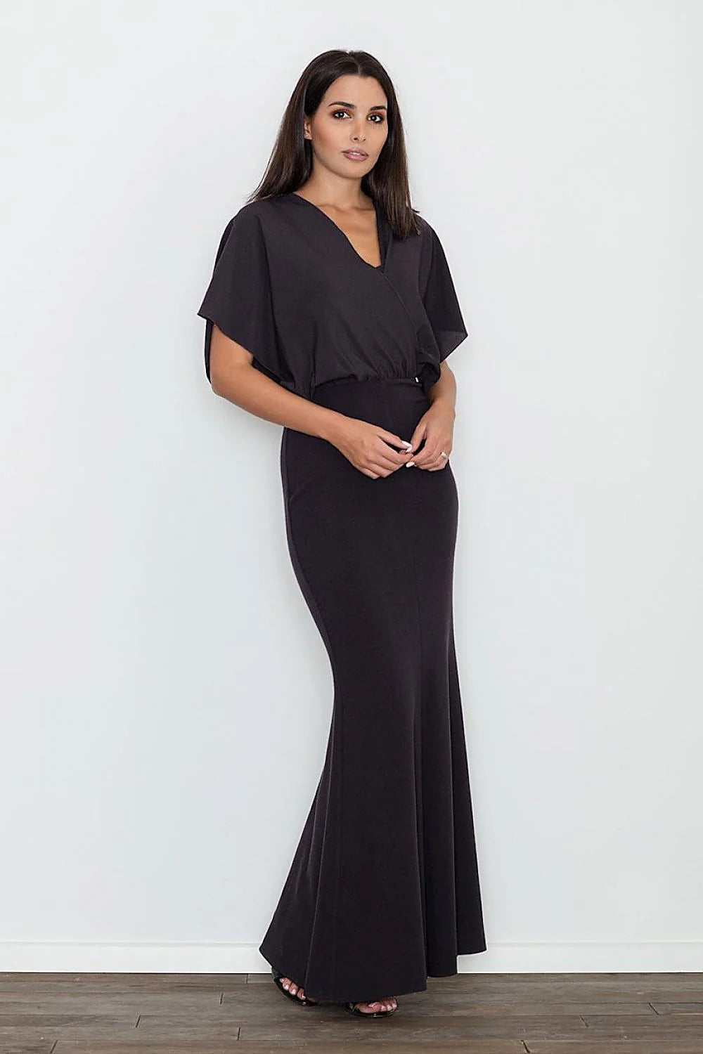 Robe longue en soie élégante et chic pour soirées glamour et dîners sophistiqués femmes modernes