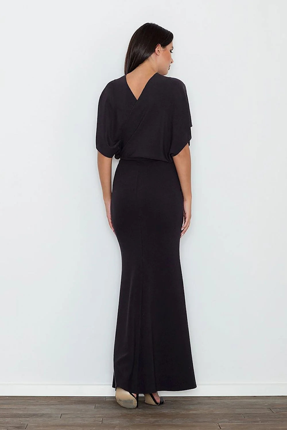 Robe longue en soie élégante et chic pour soirées glamour et dîners sophistiqués femmes modernes