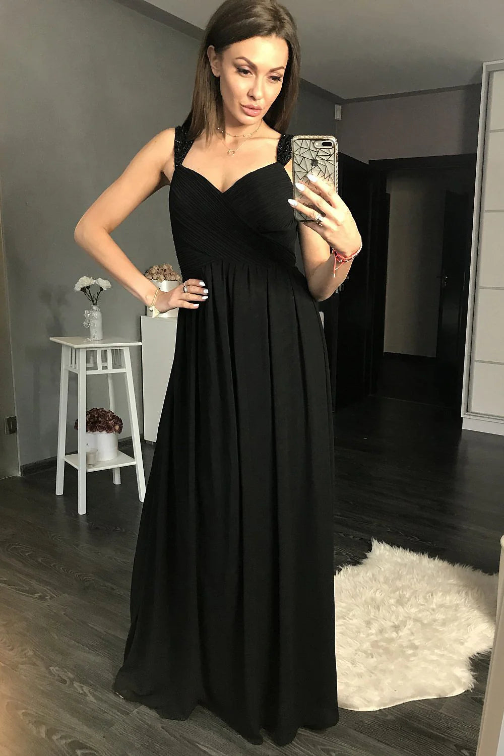 Robe longue en soie élégante et confortable pour occasions spéciales des femmes modernes sophistiquées