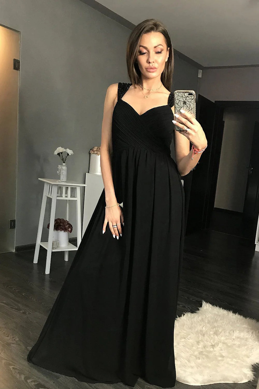 Robe longue en soie élégante et confortable pour occasions spéciales des femmes modernes sophistiquées