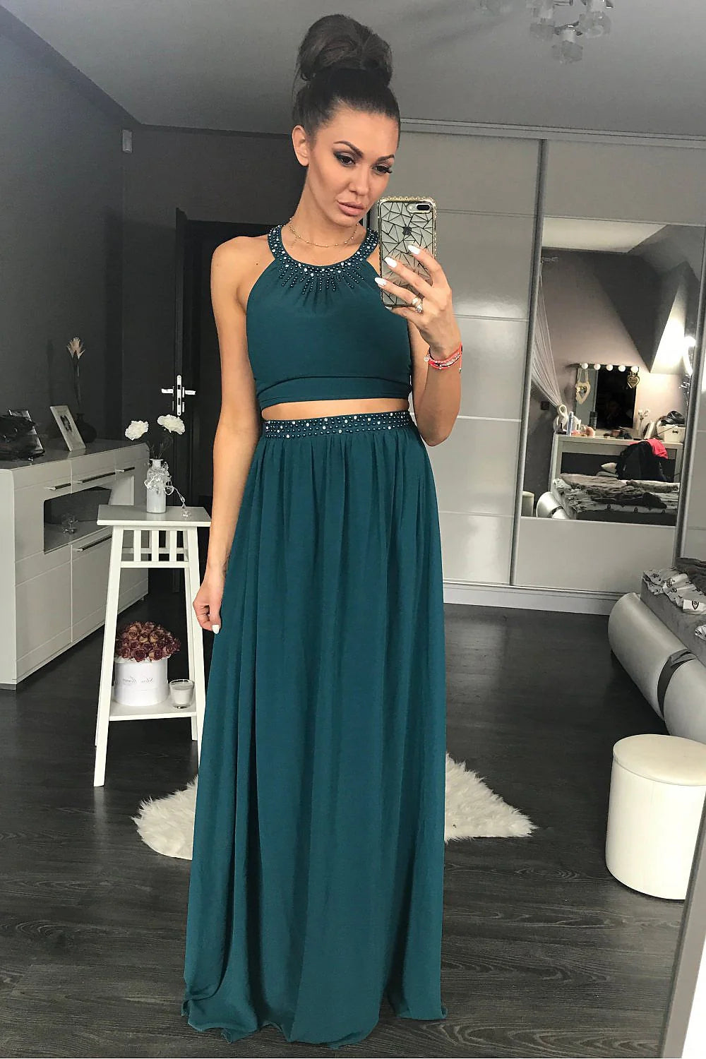 Robe longue en tissu fluide verte élégante et confortable pour soirées chic et sophistiquées