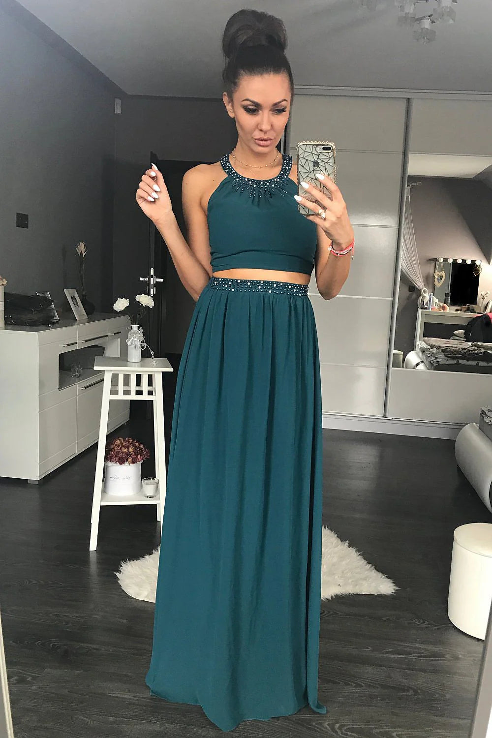 Robe longue en tissu fluide verte élégante et confortable pour soirées chic et sophistiquées