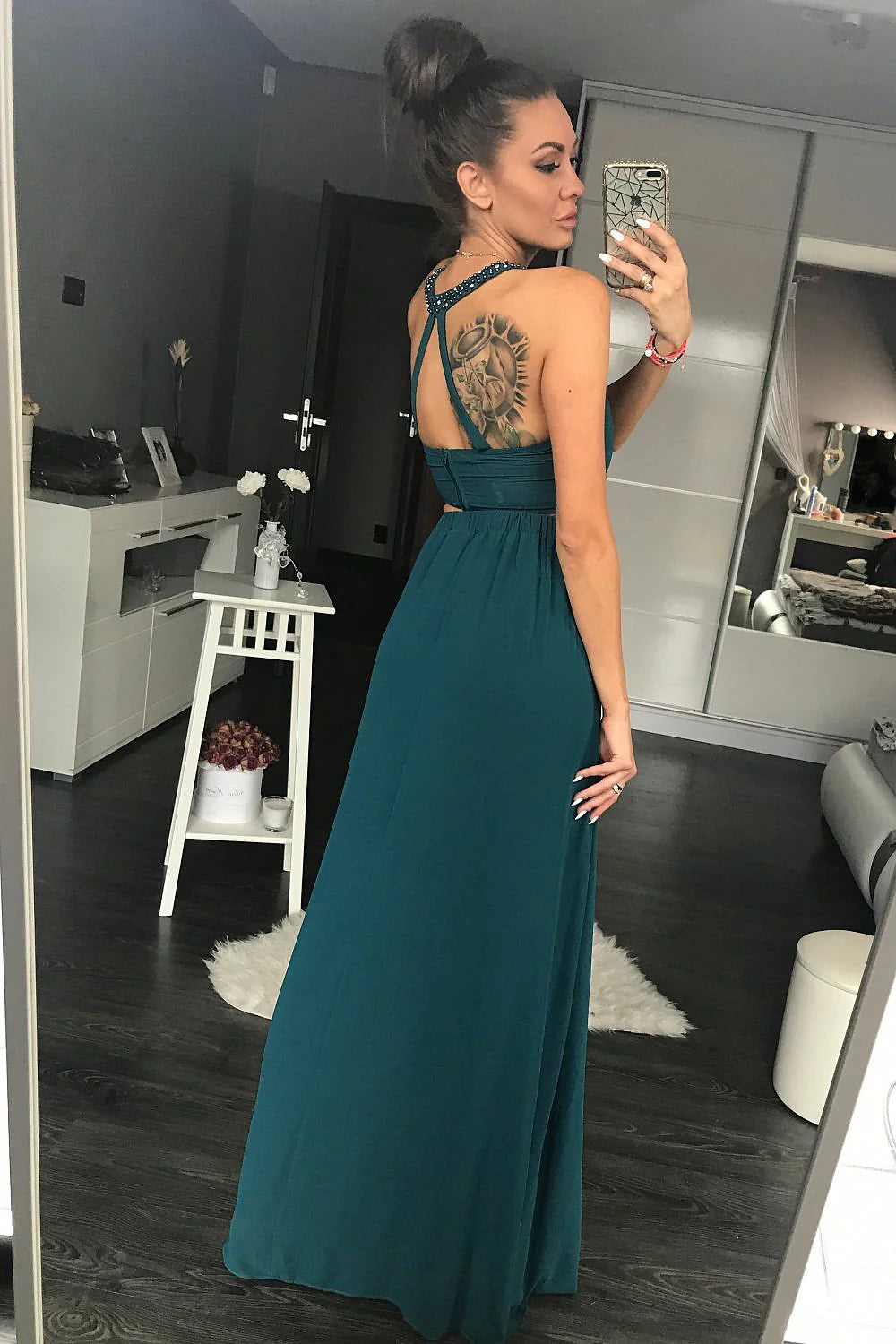 Robe longue en tissu fluide verte élégante et confortable pour soirées chic et sophistiquées
