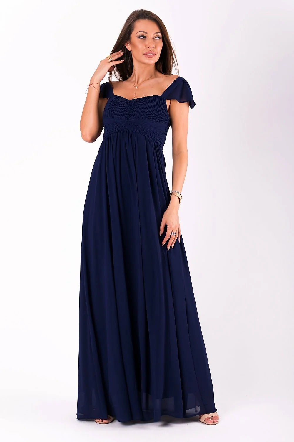 Robe longue fluide élégante bleu marine épaules dénudées plissée soirée silhouette féminine sophistiquée chic