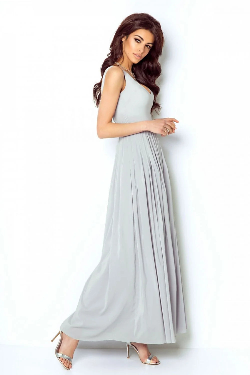 Robe longue fluide polyester élégante et sophistiquée gris clair soirée chic décolleté en V
