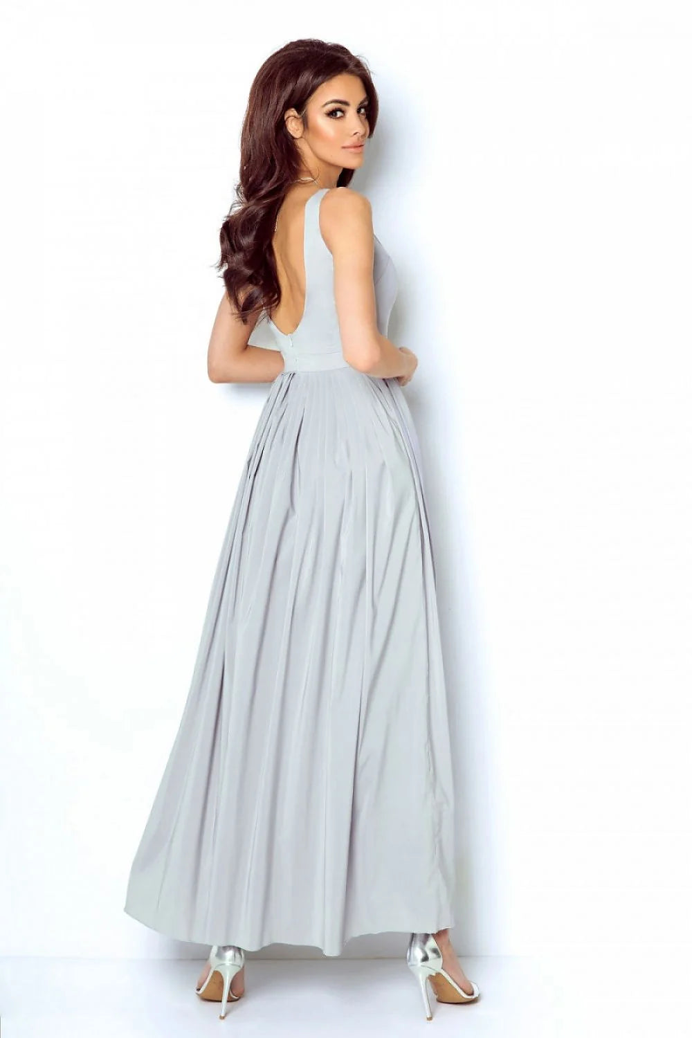 Robe longue fluide polyester élégante et sophistiquée gris clair soirée chic décolleté en V
