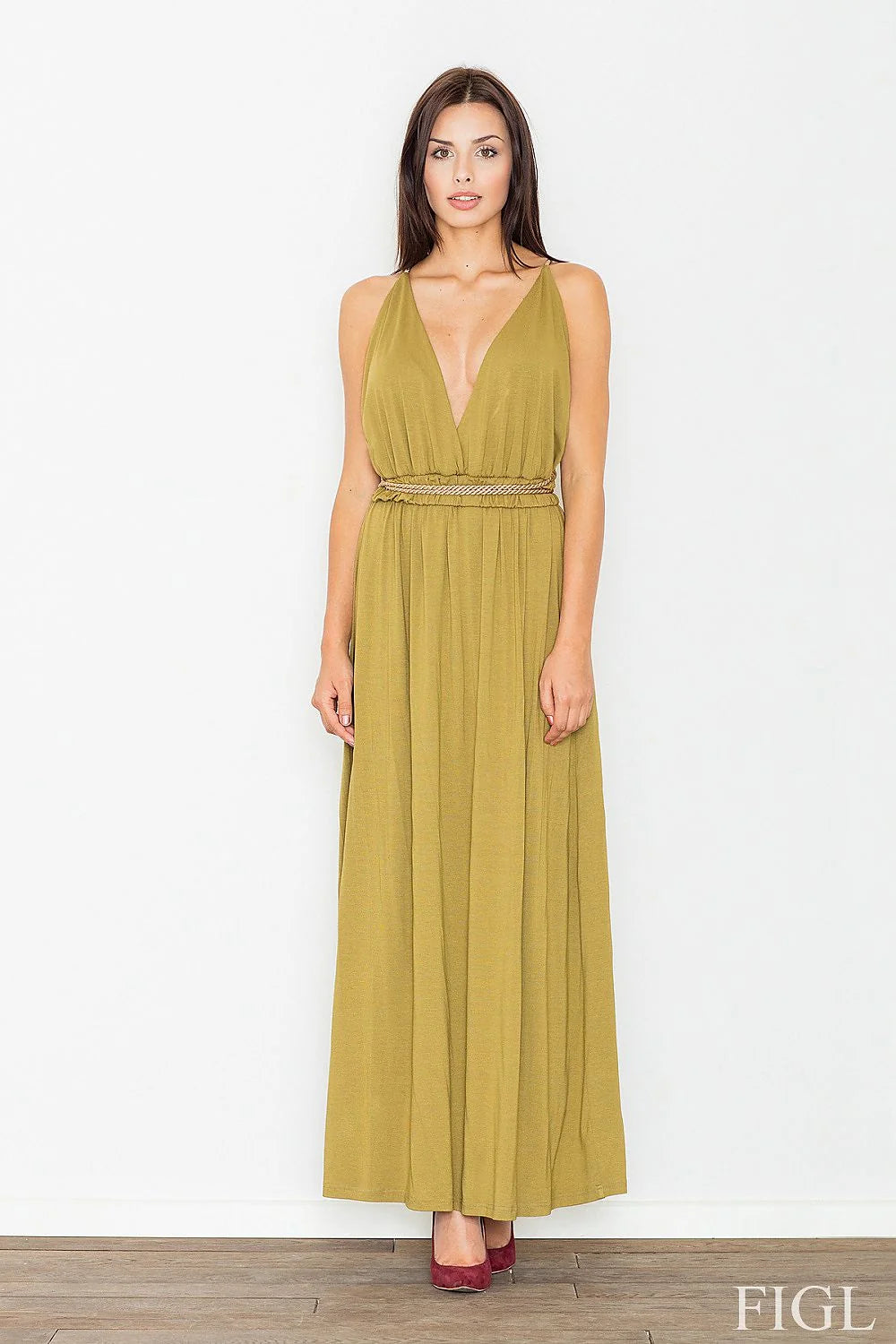 Robe longue rose pâle en tissu léger avec décolleté plongeant pour soirées élégantes et chics