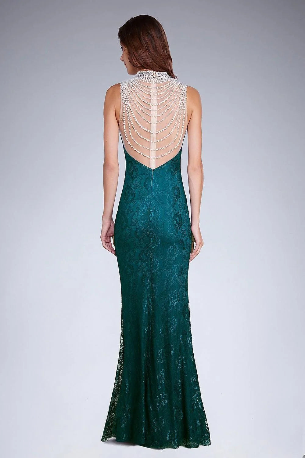 Robe longue sirène dentelle verte émeraude élégante dos nu perles soirée glamour silhouette ajustée