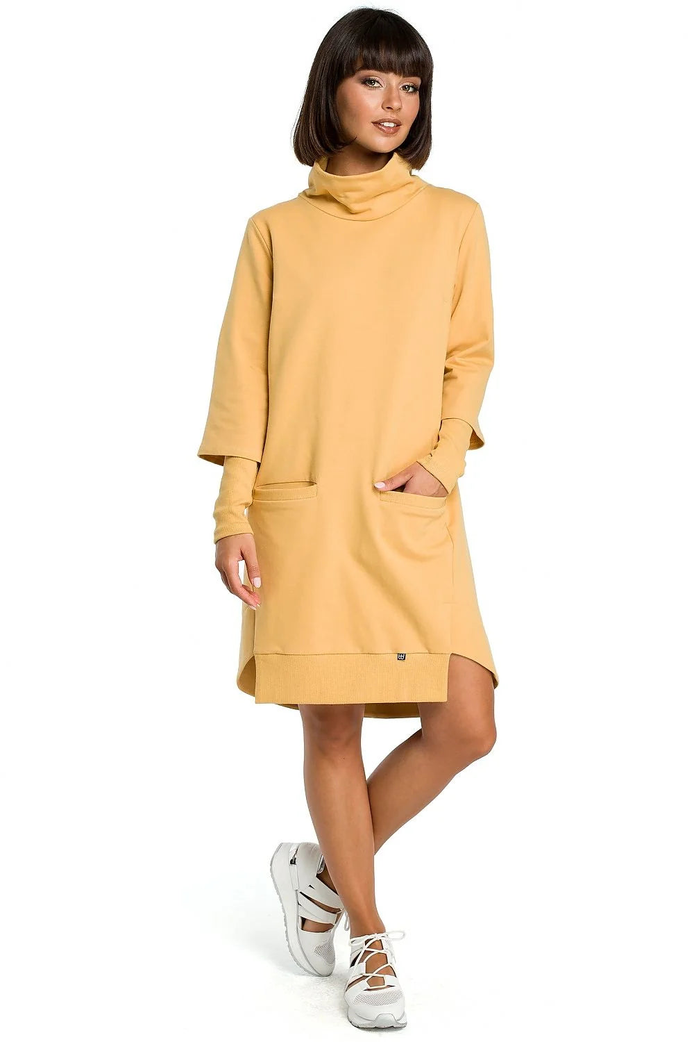 Robe marine en coton col roulé confortable casual manches longues ourlet asymétrique élégance quotidienne