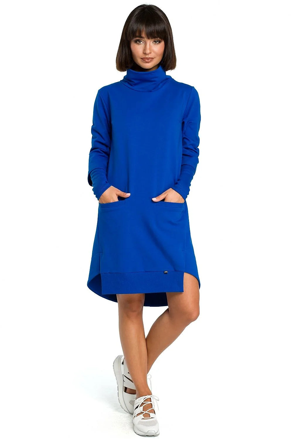 Robe marine en coton col roulé confortable casual manches longues ourlet asymétrique élégance quotidienne