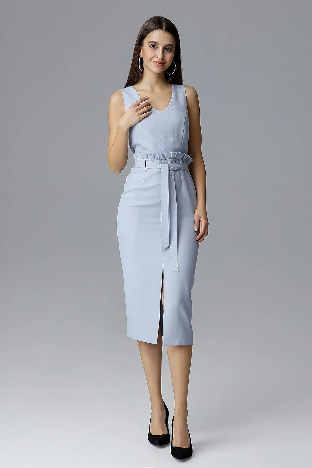 Robe mi-longue en coton bleu clair élégante sans manches avec ceinture pour événements professionnels