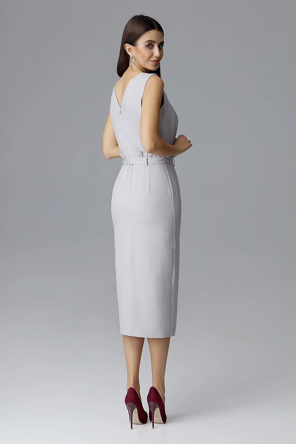 Robe mi-longue en coton bleu clair élégante sans manches avec ceinture pour événements professionnels