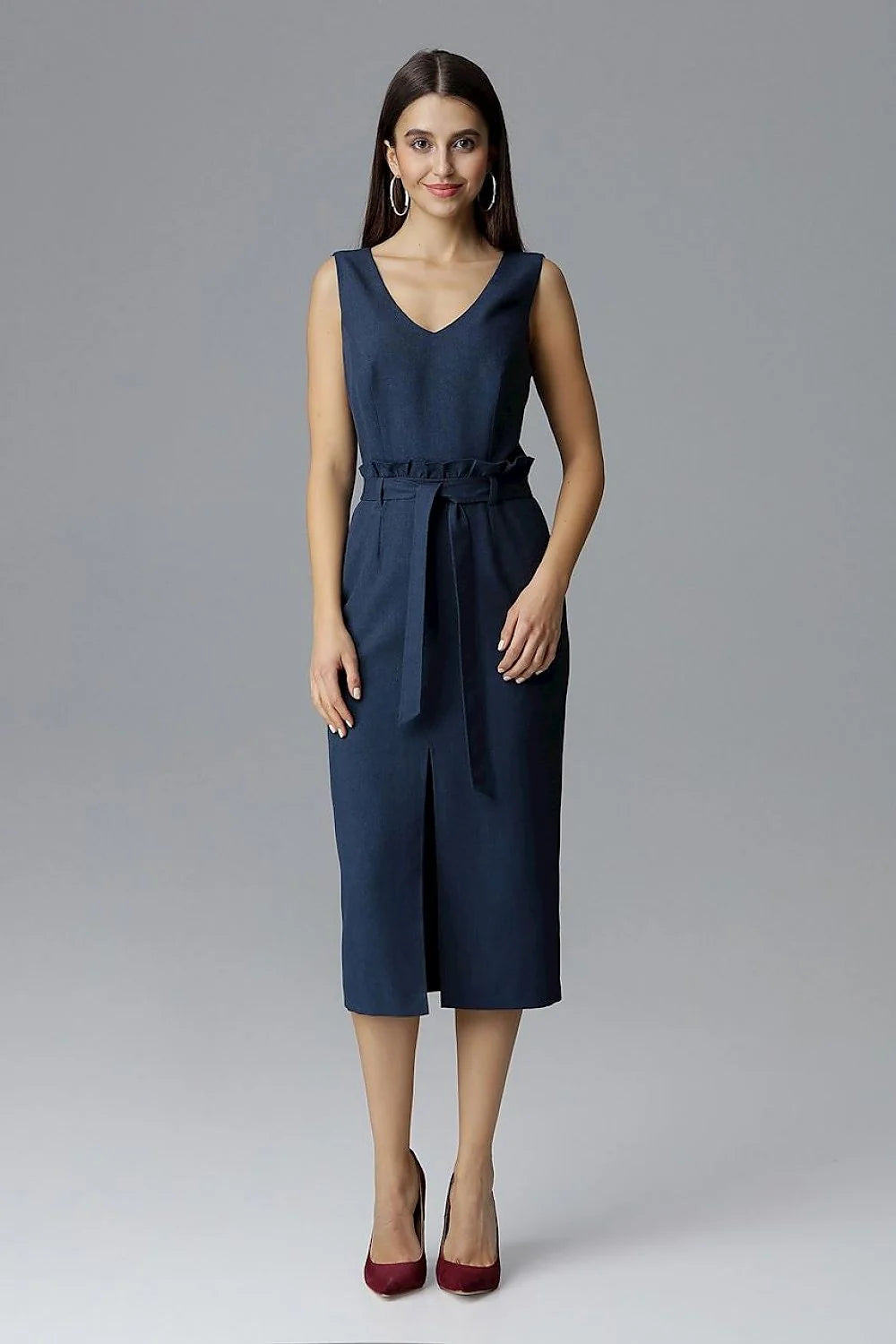 Robe mi-longue en coton bleu clair élégante sans manches avec ceinture pour événements professionnels