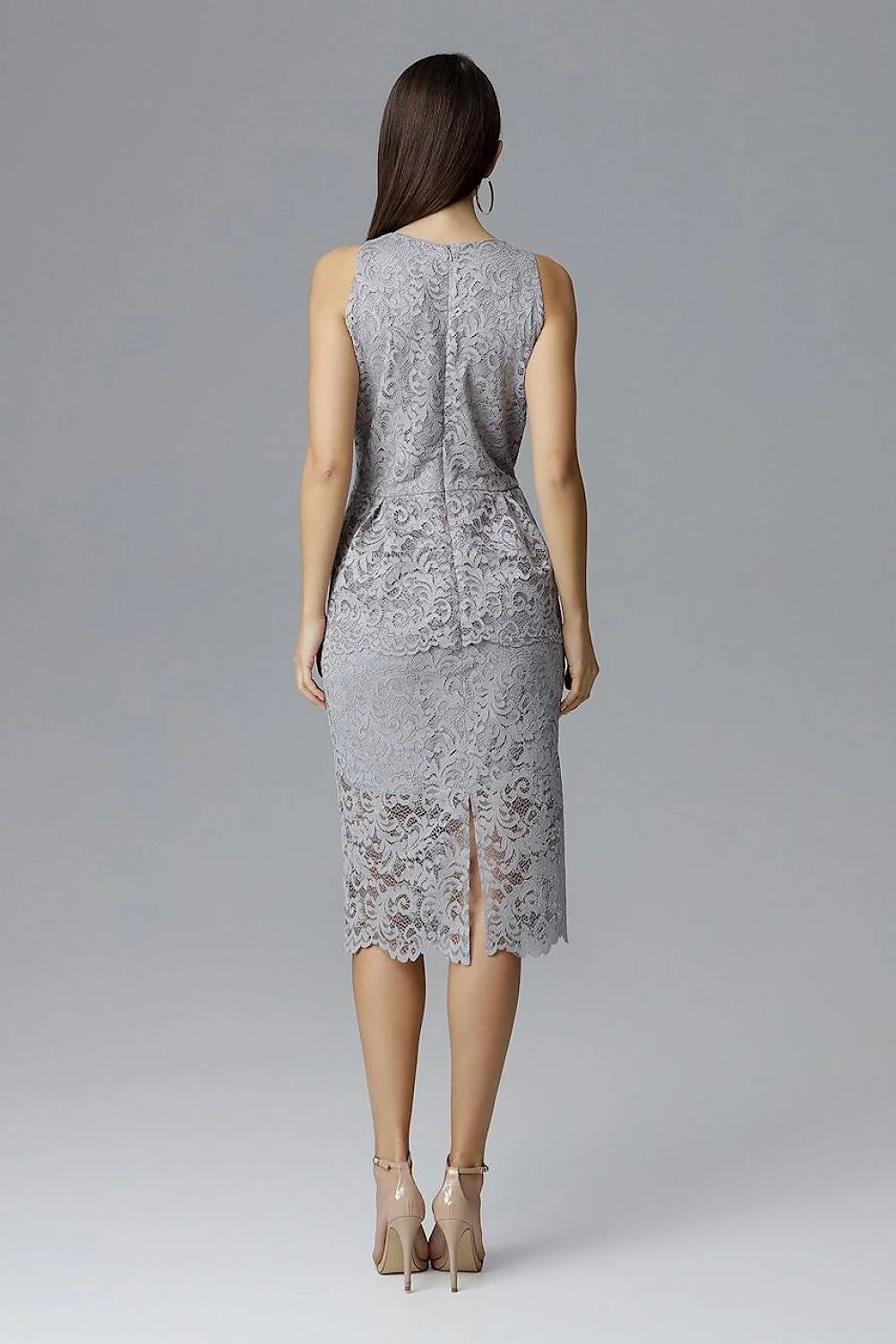 Robe mi-longue en dentelle bleu marine élégante et chic pour soirées et cocktails raffinés