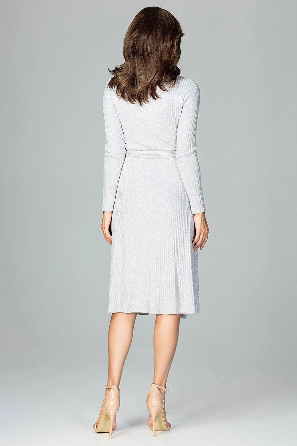 Robe mi-longue tissu plissé élégant manches longues décolleté en V rose pâle ceinture ajustée
