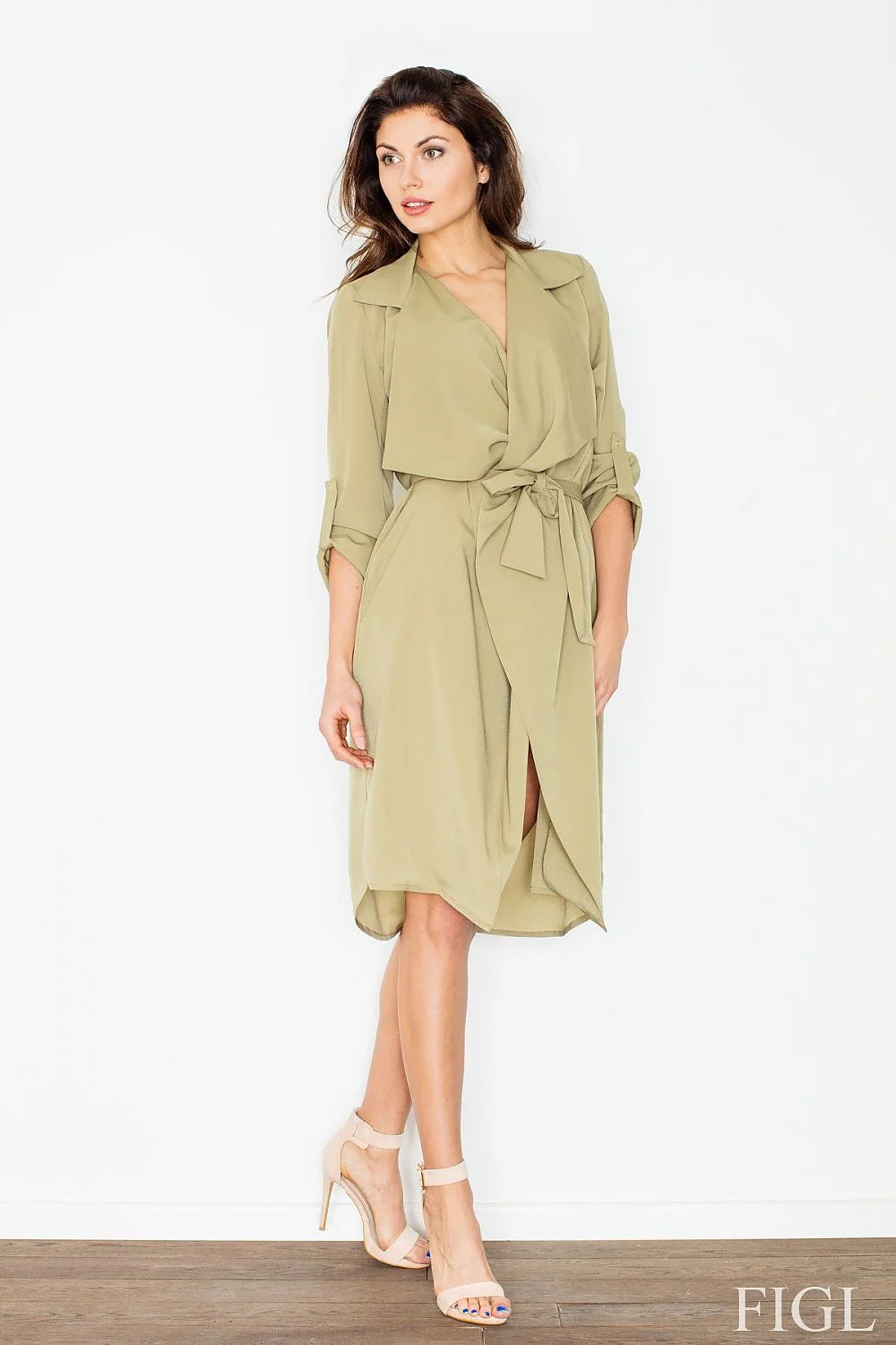 Robe midi élégante en tissu léger, col châle, manches trois-quarts, idéale pour sorties décontractées
