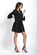 Robe noire élégante moderne en tissu léger avec volants manches trois-quarts mode féminine ample