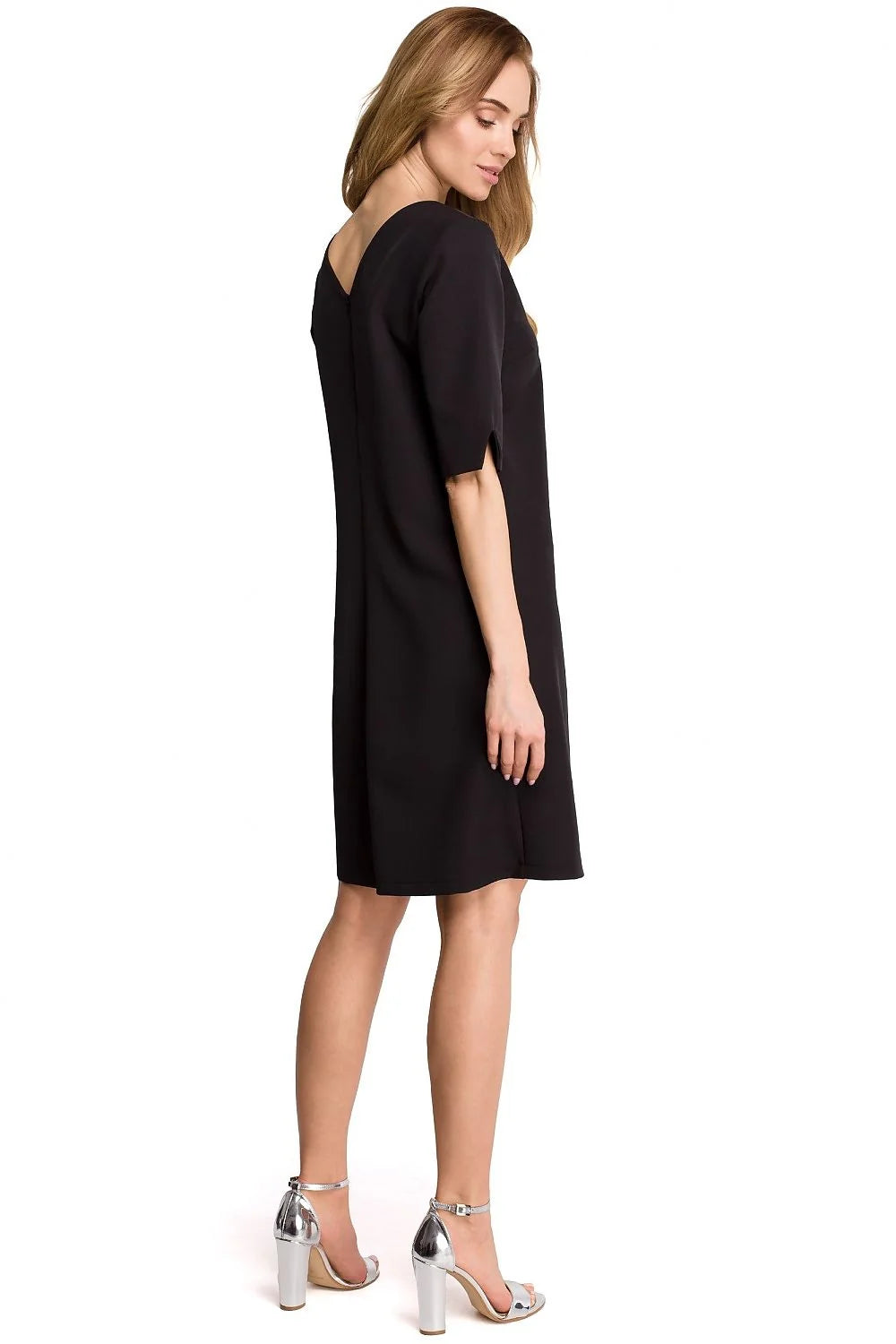 Robe noire élégante synthétique ample manches mi-longues col rond chic pour femmes modernes et stylées