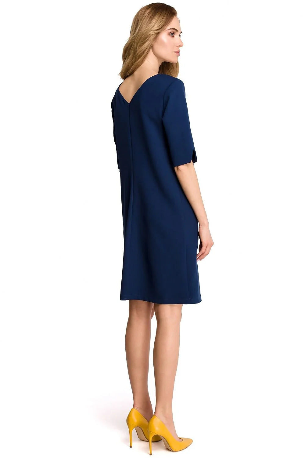 Robe noire élégante synthétique ample manches mi-longues col rond chic pour femmes modernes et stylées