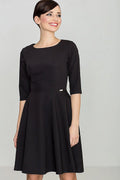 Robe noire en coton élégante et classique ajustée manches trois-quarts pour sorties et événements féminins