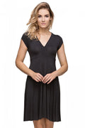 Robe noire en jersey décontractée et confortable manches courtes évasée décolleté V soirées élégantes femmes