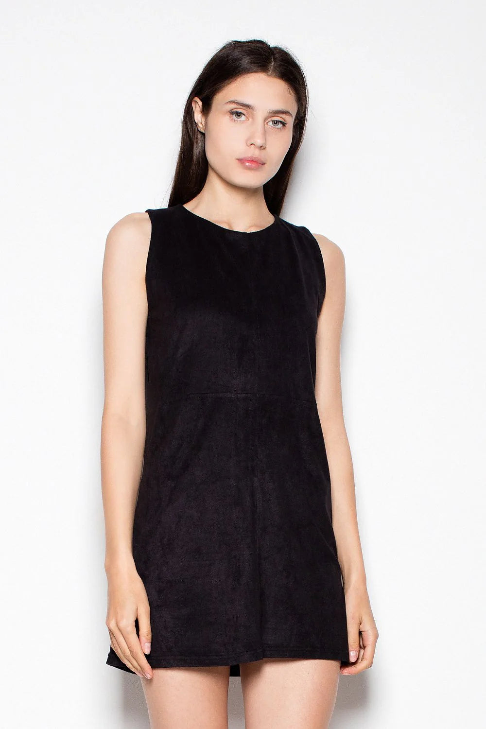 Robe noire en velours élégante minimaliste coupe droite sans manches pour femme moderne chic