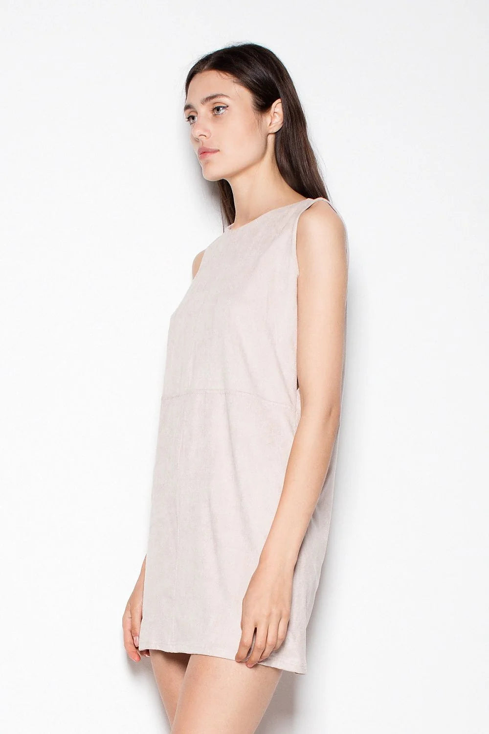 Robe noire en velours élégante minimaliste coupe droite sans manches pour femme moderne chic
