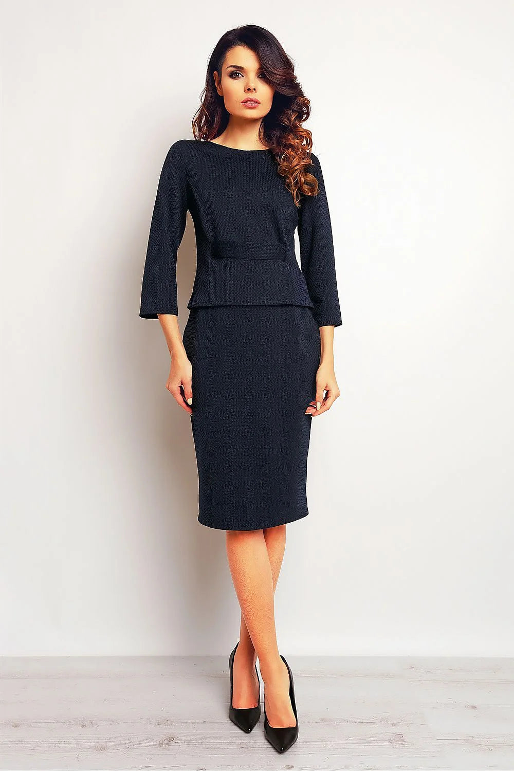 Robe rouge élégante polyester manches longues coupe crayon chic pour soirée ou bureau féminine