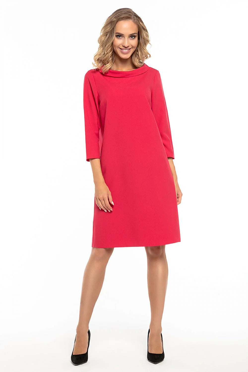 Robe rouge synthétique classique élégante col montant manches trois-quarts parfaite mode féminine décontractée sophistiquée