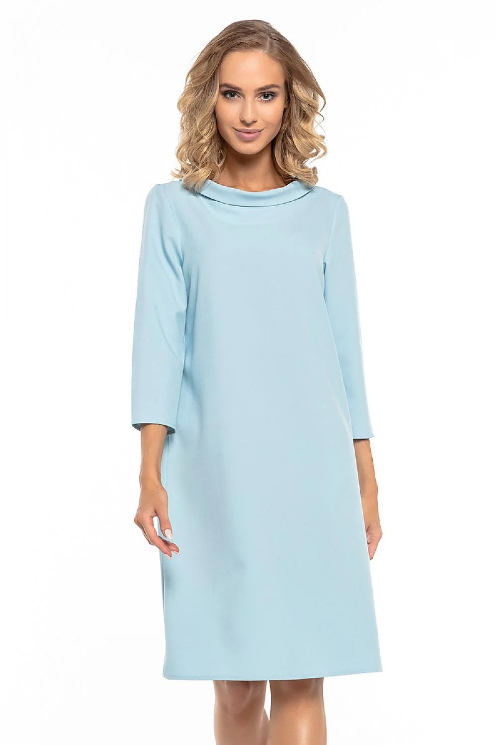 Robe rouge synthétique classique élégante col montant manches trois-quarts parfaite mode féminine décontractée sophistiquée