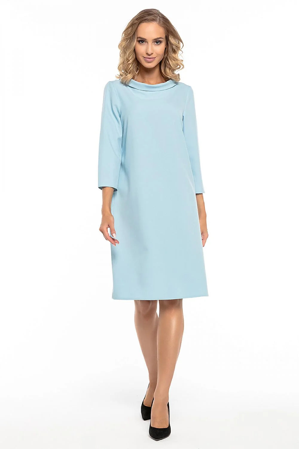 Robe rouge synthétique classique élégante col montant manches trois-quarts parfaite mode féminine décontractée sophistiquée