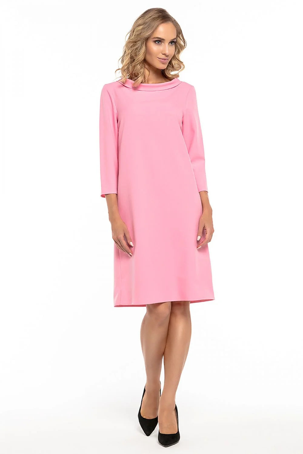 Robe rouge synthétique classique élégante col montant manches trois-quarts parfaite mode féminine décontractée sophistiquée