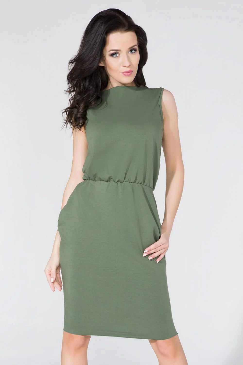 Robe sans manches coton vert olive style décontracté confortable pour une allure minimaliste quotidienne