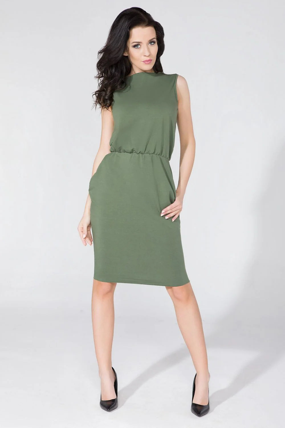 Robe sans manches coton vert olive style décontracté confortable pour une allure minimaliste quotidienne