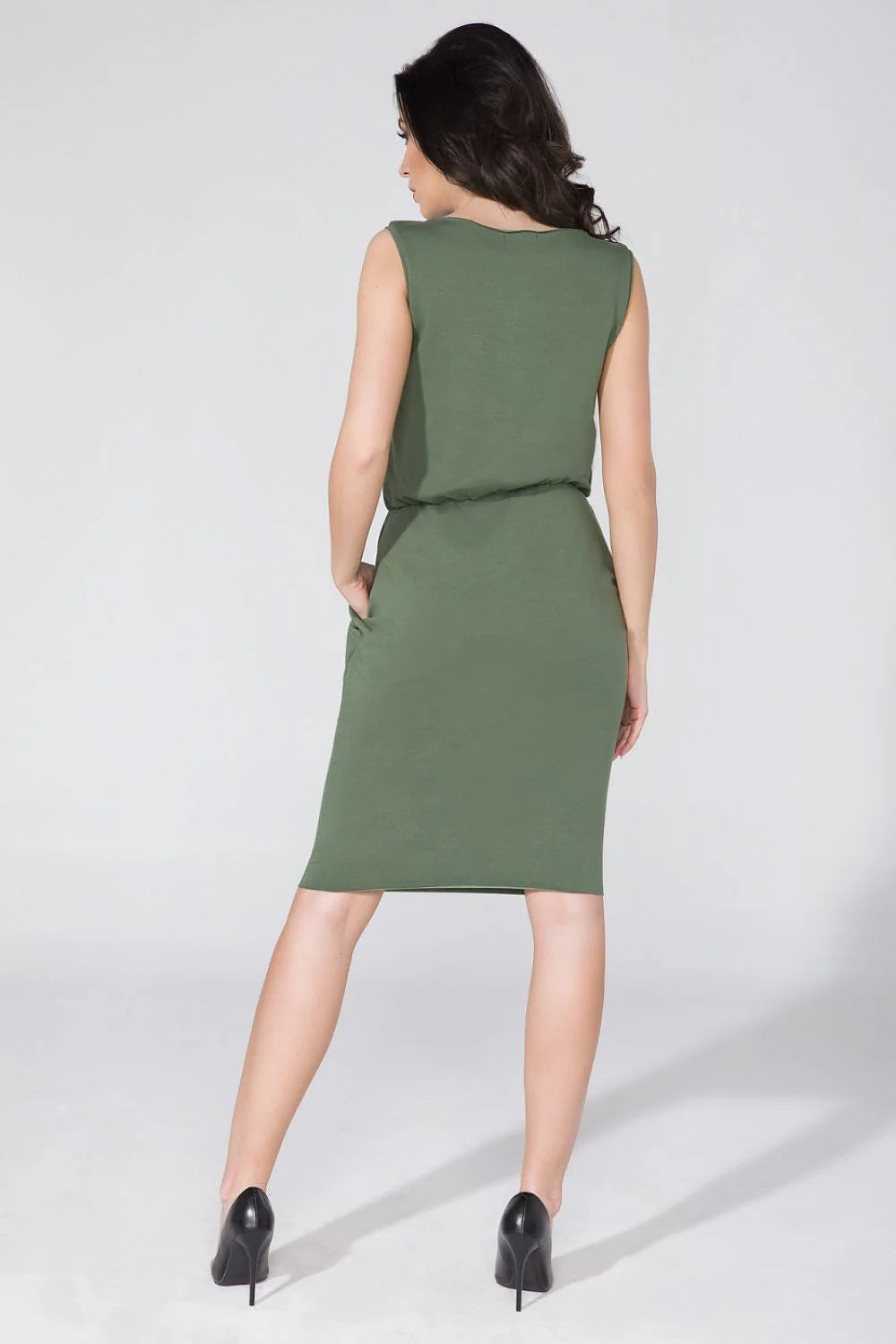 Robe sans manches coton vert olive style décontracté confortable pour une allure minimaliste quotidienne