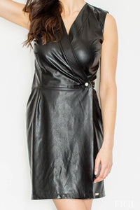 Robe soirée simili cuir noir moderne élégante sans manches croisée col V pour femme audacieuse