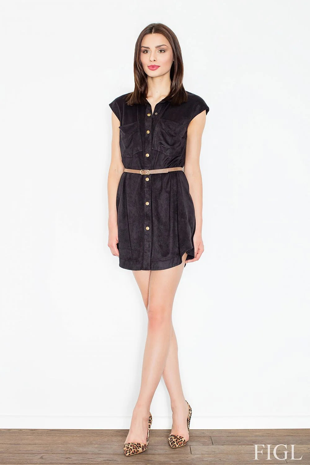 Robe suédine noire élégante décontractée avec boutons dorés ceinture beige pour sorties modernes femmes