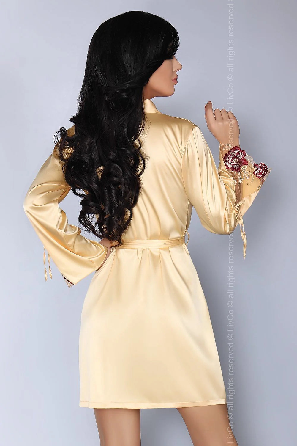 Robes de chambre satin confort élégance broderies délicates Livia Corsetti moments détente féminins intemporels modernes