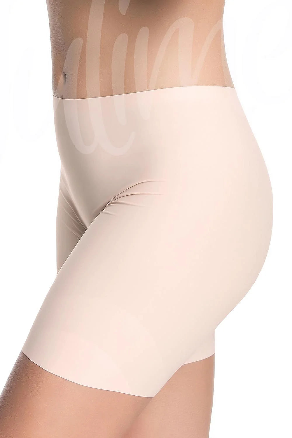 Shorty gainant en microfibre lisse beige chair élégant, invisible sous vêtements, confort seconde peau