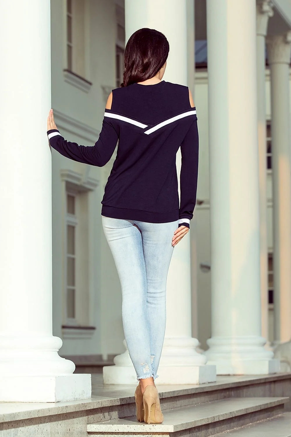 Sweatshirt en coton chic moderne bleu marine confort épaule ouverte pour femme élégante et décontractée