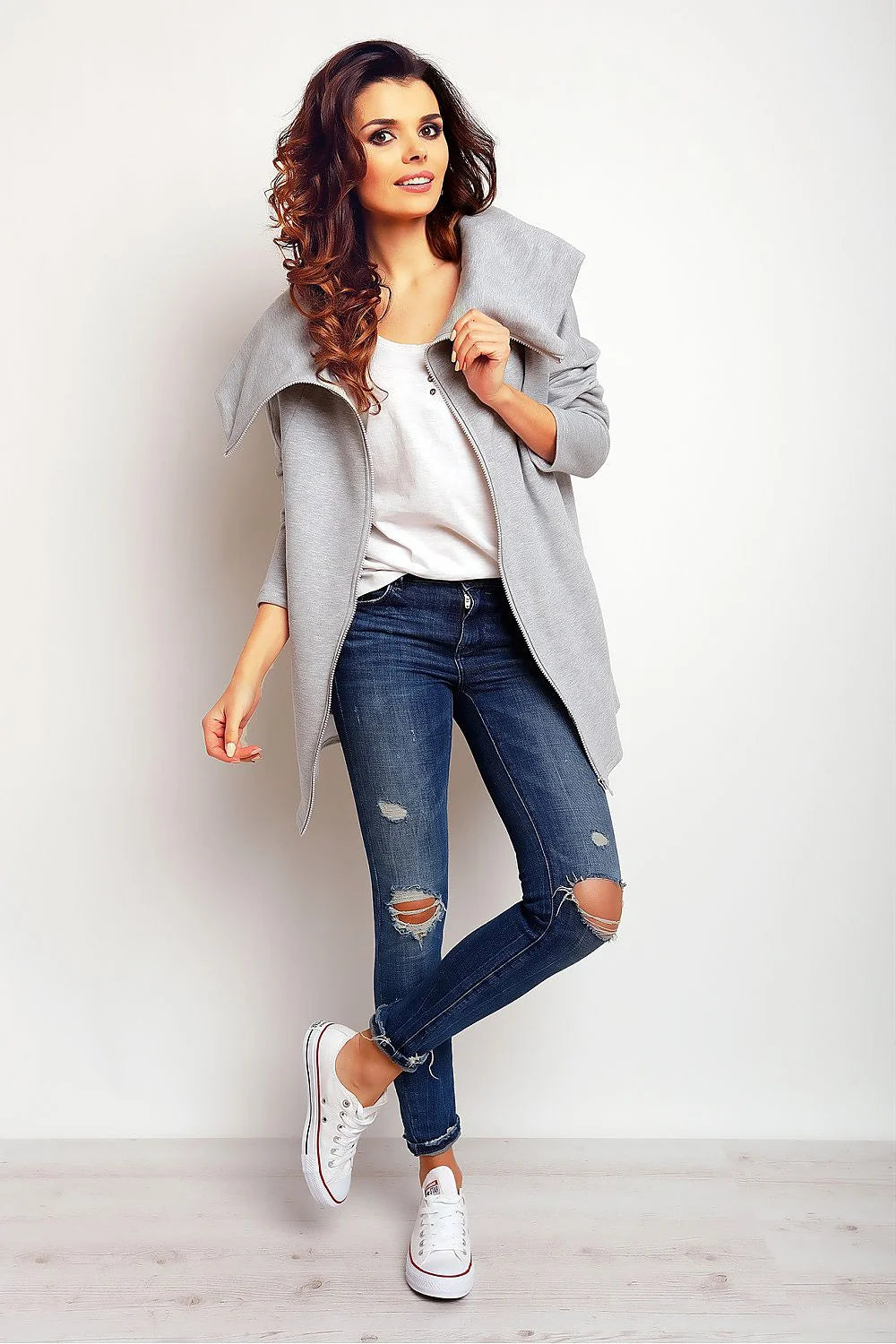 Sweatshirt en coton gris à capuche oversize pour un style décontracté et moderne quotidien
