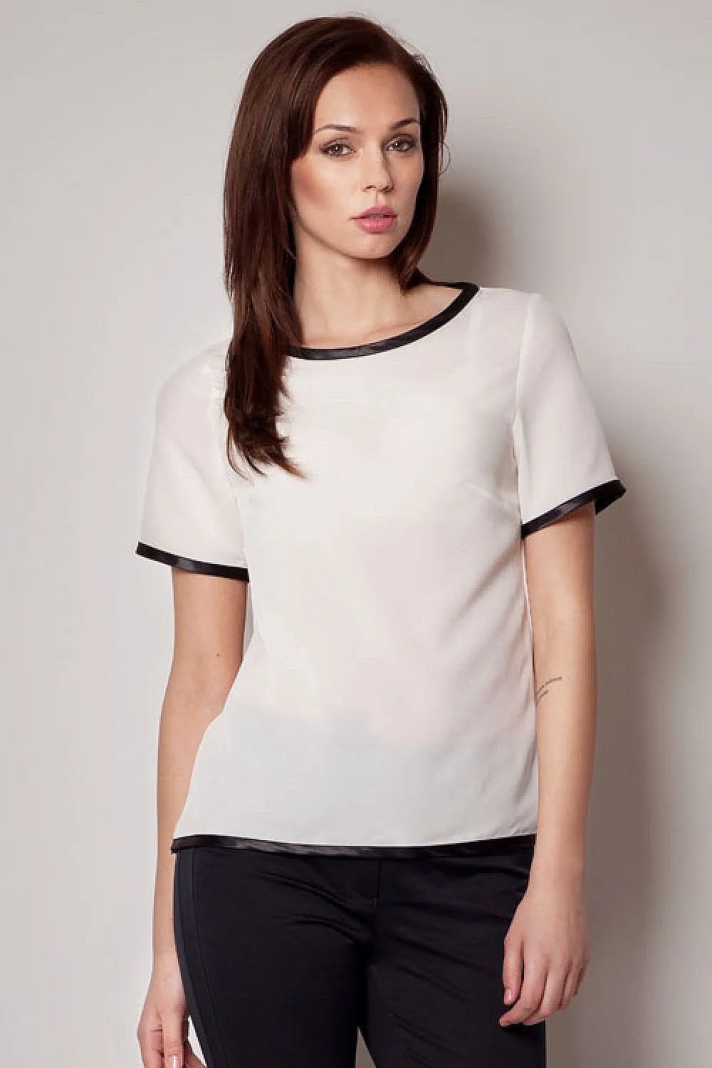 T-shirt coton vert menthe casual col rond ajusté confortable bordures blanches journées ensoleillées détente
