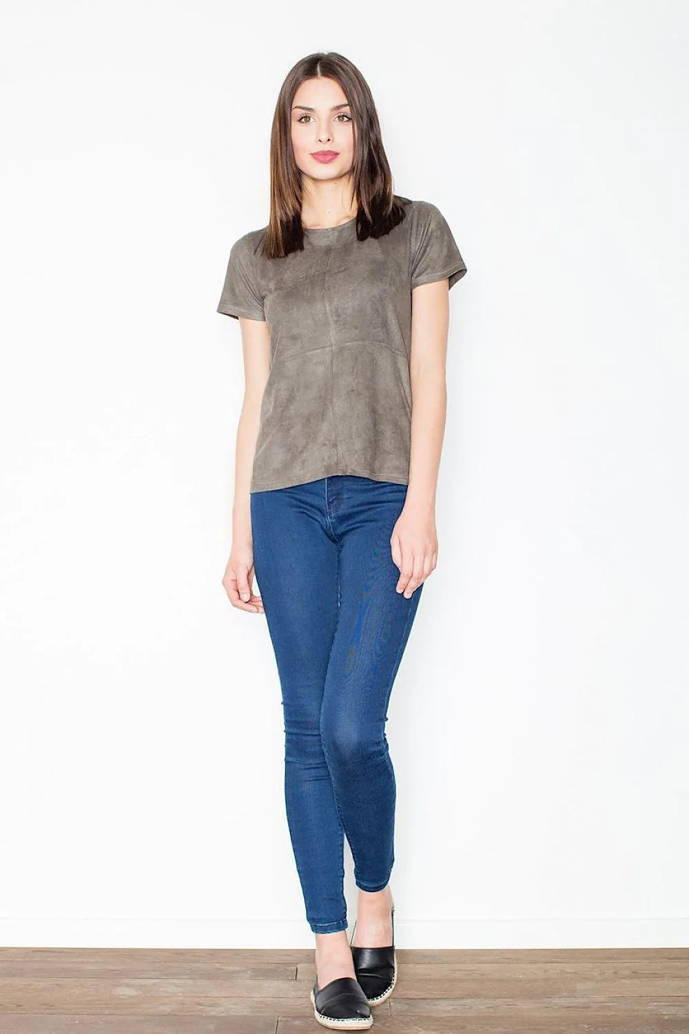 T-shirt noir velours suédine décontracté moderne manches courtes col rond femme mode élégante et confortable