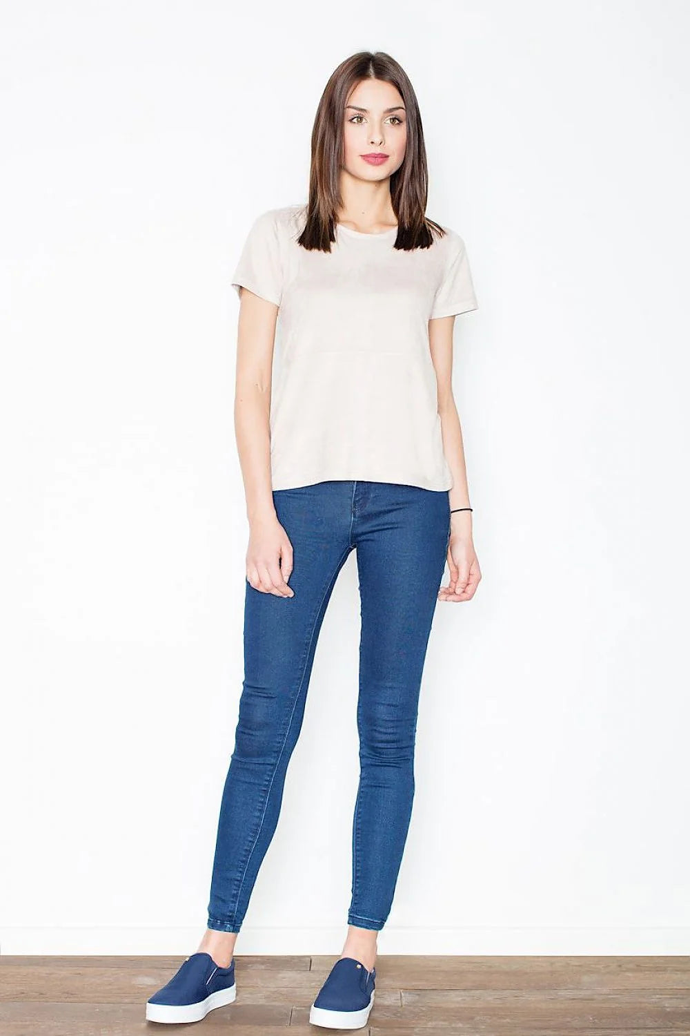 T-shirt noir velours suédine décontracté moderne manches courtes col rond femme mode élégante et confortable