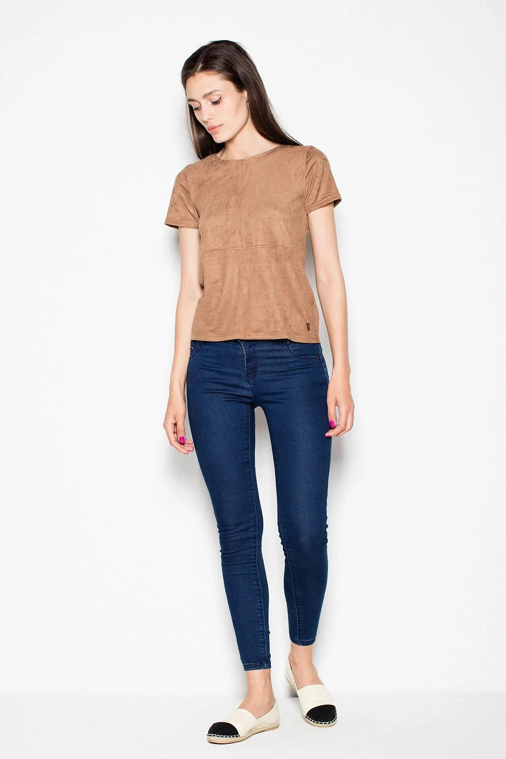 T-shirt suédine marron taupe décontracté chic manches courtes col rond pour style intemporel basique